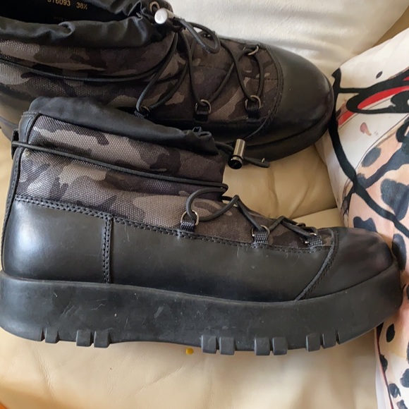 Authentic PRADA sz 38.5 - Picture 2 of 6